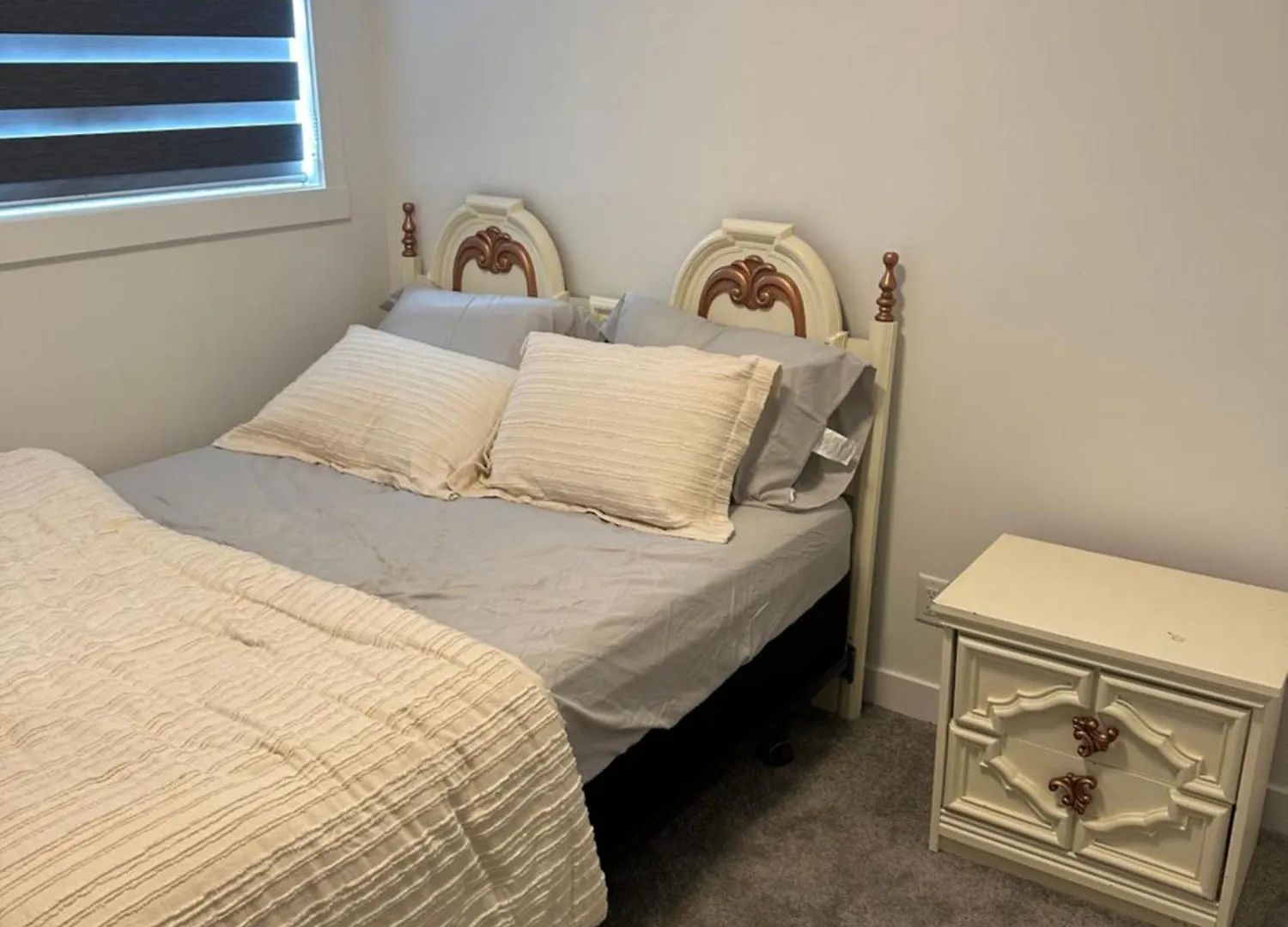 Spacious 2 Bedroom & Kitchen Basement Apartment Near Airport Calgary