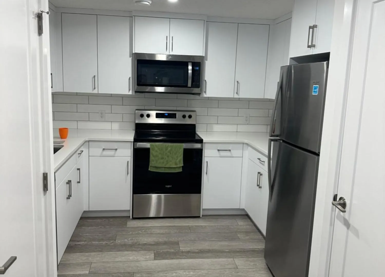 Spacious 2 Bedroom & Kitchen Basement Apartment Near Airport Calgary