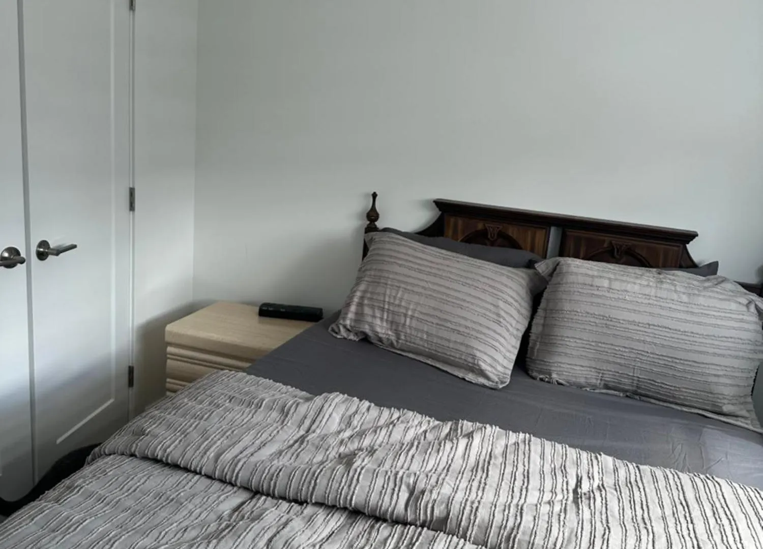 Spacious 2 Bedroom & Kitchen Basement Apartment Near Airport Calgary