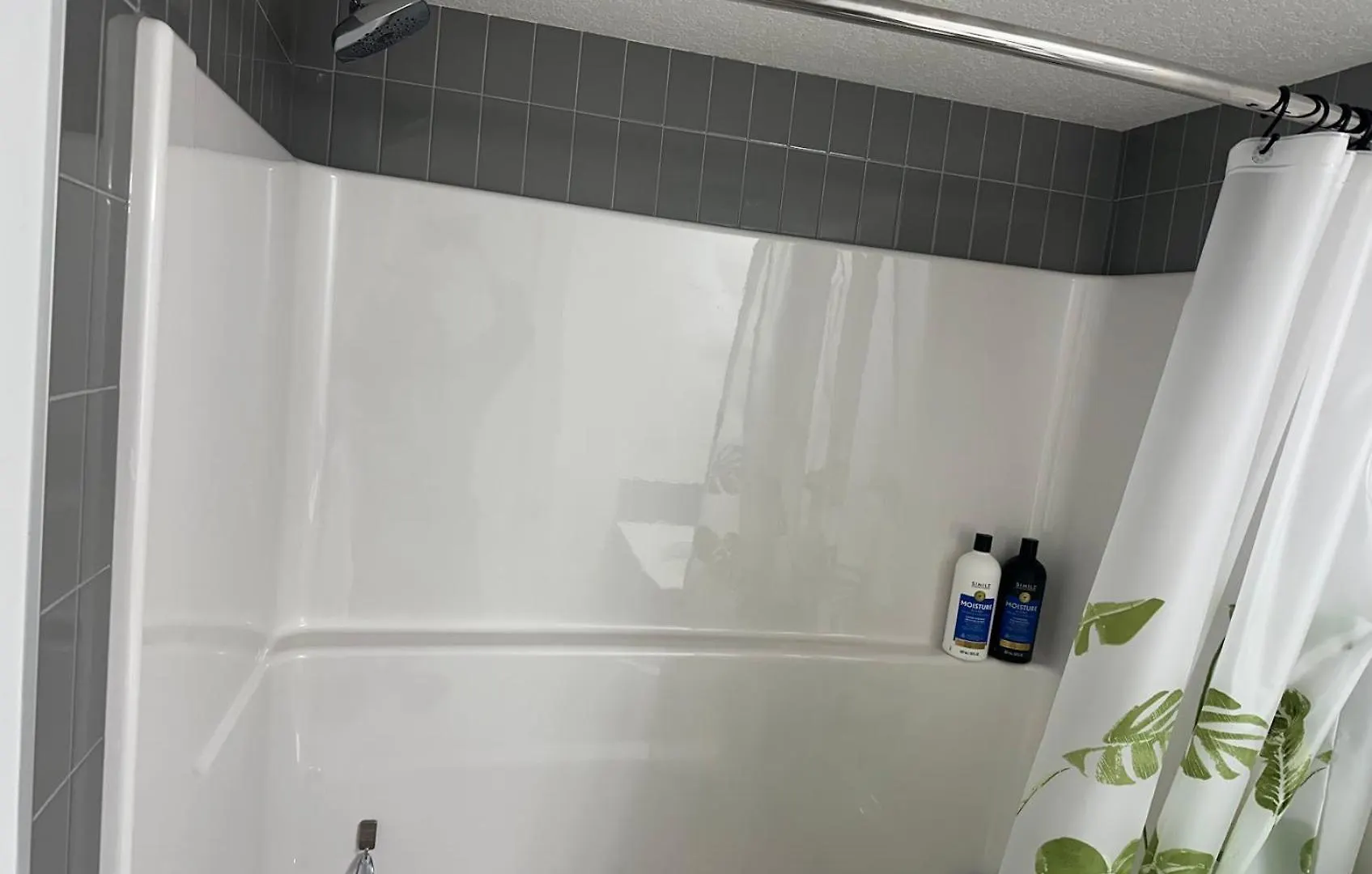 Spacious 2 Bedroom & Kitchen Basement Apartment Near Airport Calgary Canada